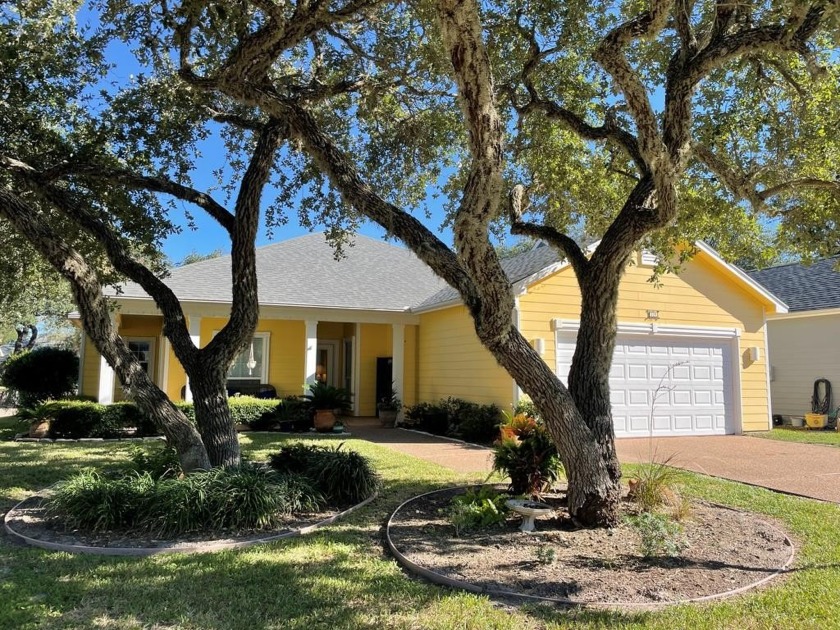 Welcome to this spacious Heron's Roost retreat under the trees! - Beach Home for sale in Rockport, Texas on Beachhouse.com