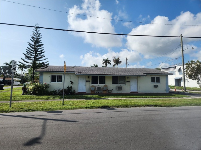 Incredible Investment Opportunity! This charming duplex, nestled - Beach Home for sale in Dania, Florida on Beachhouse.com