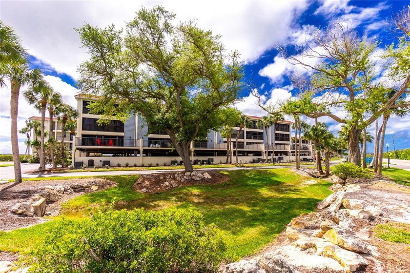 Beautiful SANDPIPER KEY 2/2 Turnkey Condo with Huge Open Sundeck - Beach Condo for sale in Englewood, Florida on Beachhouse.com
