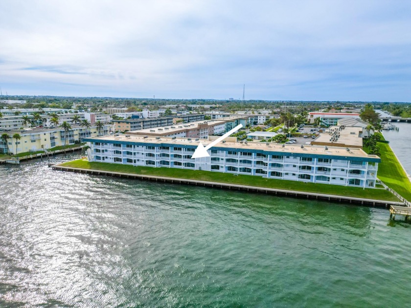 Experience waterfront living in this delightful and - Beach Condo for sale in North Palm Beach, Florida on Beachhouse.com