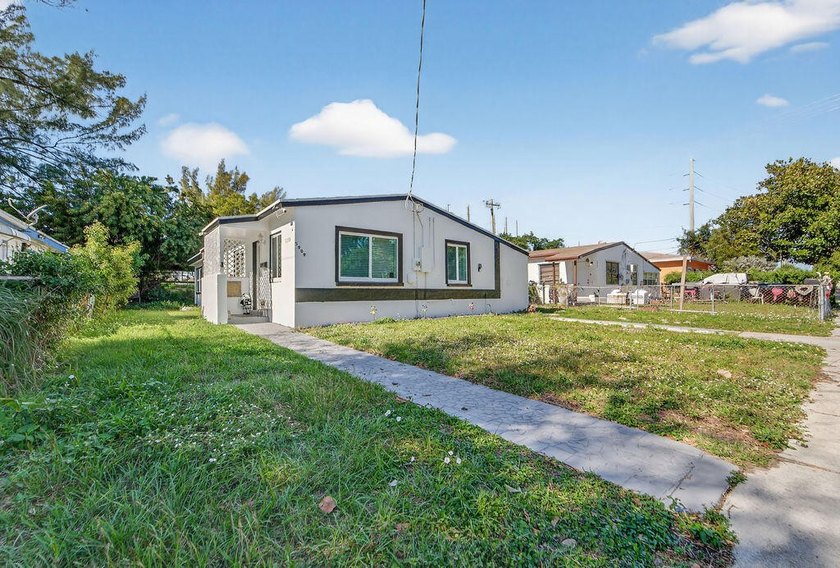 Fabulous opportunity in the greater Northwood area! So many - Beach Home for sale in West Palm Beach, Florida on Beachhouse.com