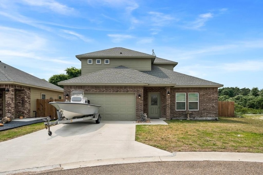 This beautiful home, built in 2022, boasts of 3 bedrooms, 2 1/2 - Beach Home for sale in Aransas Pass, Texas on Beachhouse.com