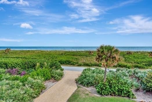 Views, Views , Views. A rare opportunity to live on prestigious - Beach Home for sale in Jupiter Island, Florida on Beachhouse.com