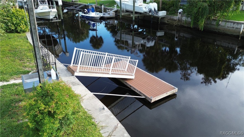 Location, Location, Location! PRICE IMPROVEMENT! Calling all - Beach Home for sale in Crystal River, Florida on Beachhouse.com