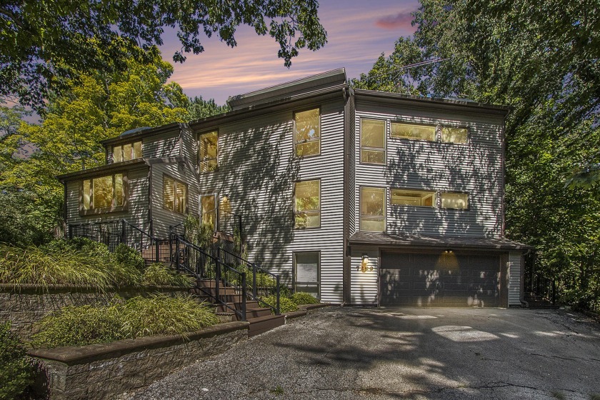 Town meets Country in this sophisticated but casual beach home - Beach Home for sale in Harbert, Michigan on Beachhouse.com