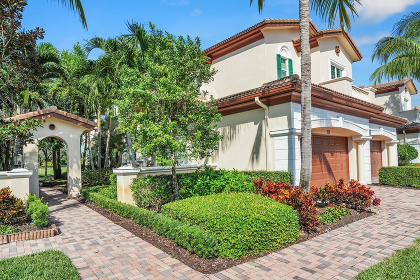 Full golf membership available. This refined residence showcases - Beach Condo for sale in Jupiter, Florida on Beachhouse.com