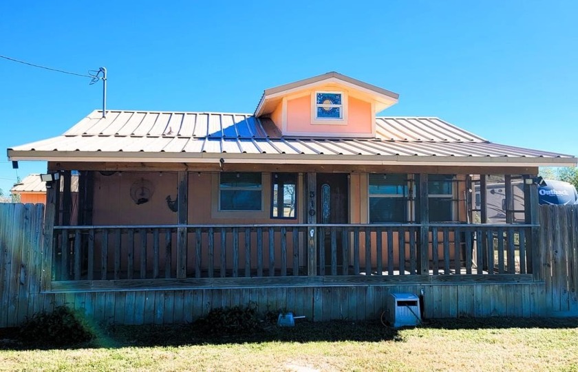 GREAT Weekend Getaway or your permanent home. Don't let the year - Beach Home for sale in Bayside, Texas on Beachhouse.com