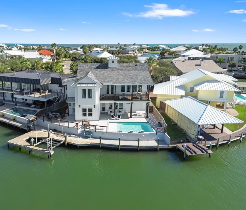 WELCOME TO PARADISE!! Breathtaking views of Little Bay, Rockport - Beach Home for sale in Rockport, Texas on Beachhouse.com