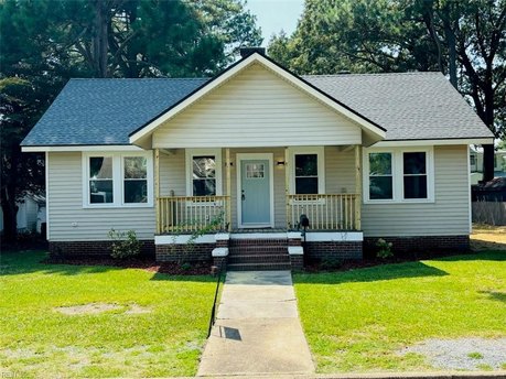 Gorgeous Rehabbed Quality Home (1601 SQFT) with A Mother-In-Law - Beach Home for sale in Portsmouth, Virginia on Beachhouse.com