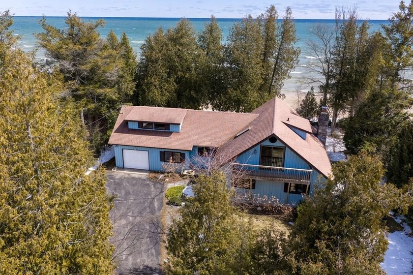 Enjoy the beauty & soothing sounds of Lake Michigan from your - Beach Home for sale in Baileys Harbor, Wisconsin on Beachhouse.com