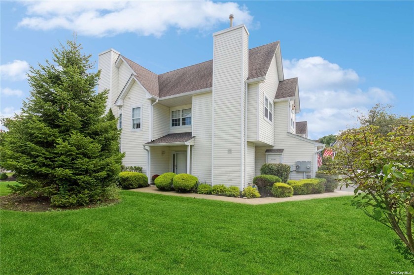 Beautifully updated large Devon end unit with stunning water - Beach Townhome/Townhouse for sale in Setauket, New York on Beachhouse.com
