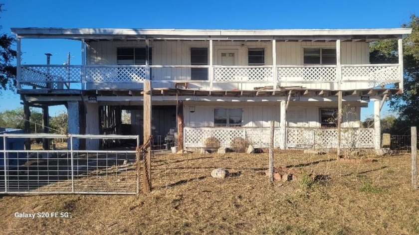 Cute little Island Style Fixer Upper Fishing cabin with a - Beach Home for sale in Rockport, Texas on Beachhouse.com