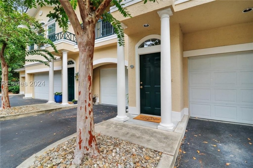 Discover your perfect retreat in this charming 2nd floor villa - Beach Home for sale in Hilton Head Island, South Carolina on Beachhouse.com