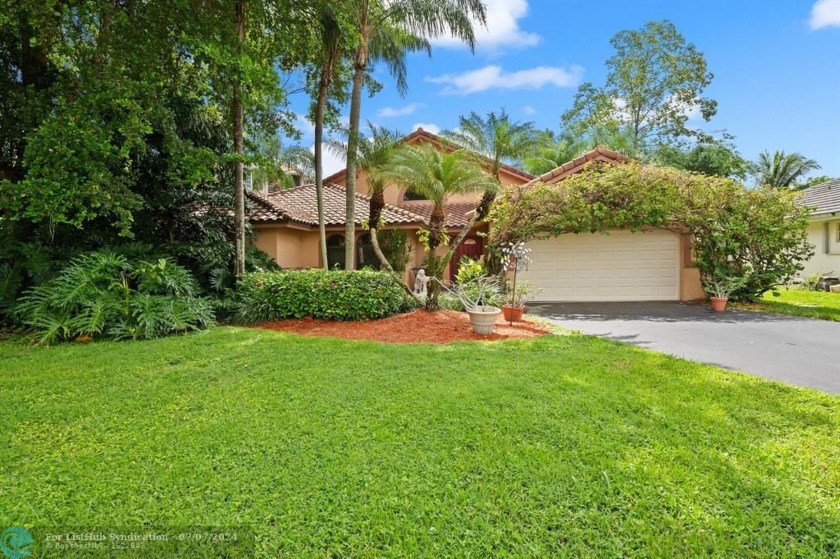 Welcome to the Oak Knoll Ridge neighborhood of Davie. This - Beach Home for sale in Davie, Florida on Beachhouse.com