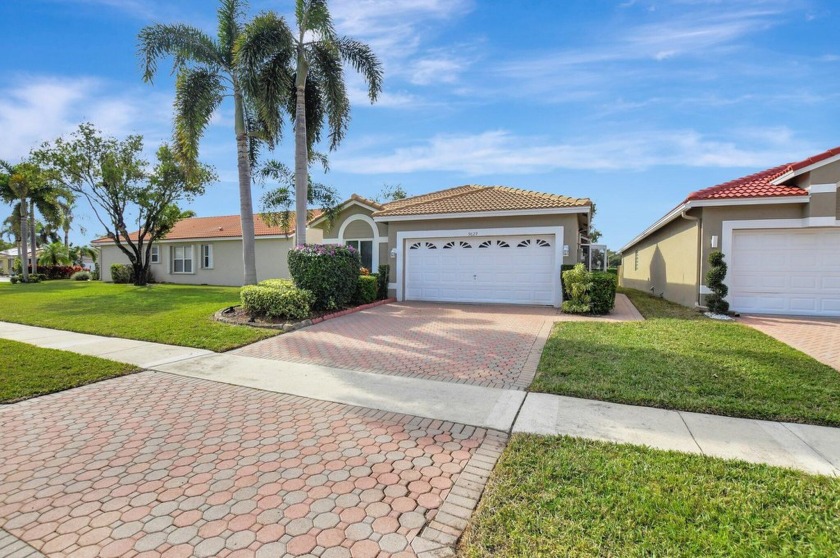 LOW HOA FEES! PRICED TO SELL! Beautiful Lakefront home offers - Beach Home for sale in Boynton Beach, Florida on Beachhouse.com