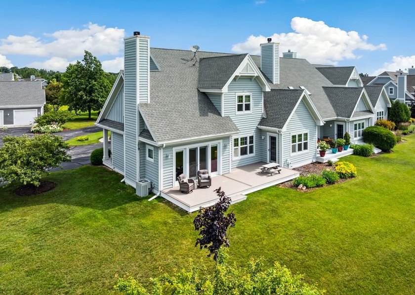 Bright, beautifully updated end-unit townhouse overlooking the - Beach Condo for sale in Egg Harbor, Wisconsin on Beachhouse.com