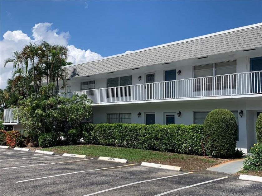 1st Floor at Cedar Pointe Villages! This 1 bedroom, 1.5 bath - Beach Condo for sale in Stuart, Florida on Beachhouse.com