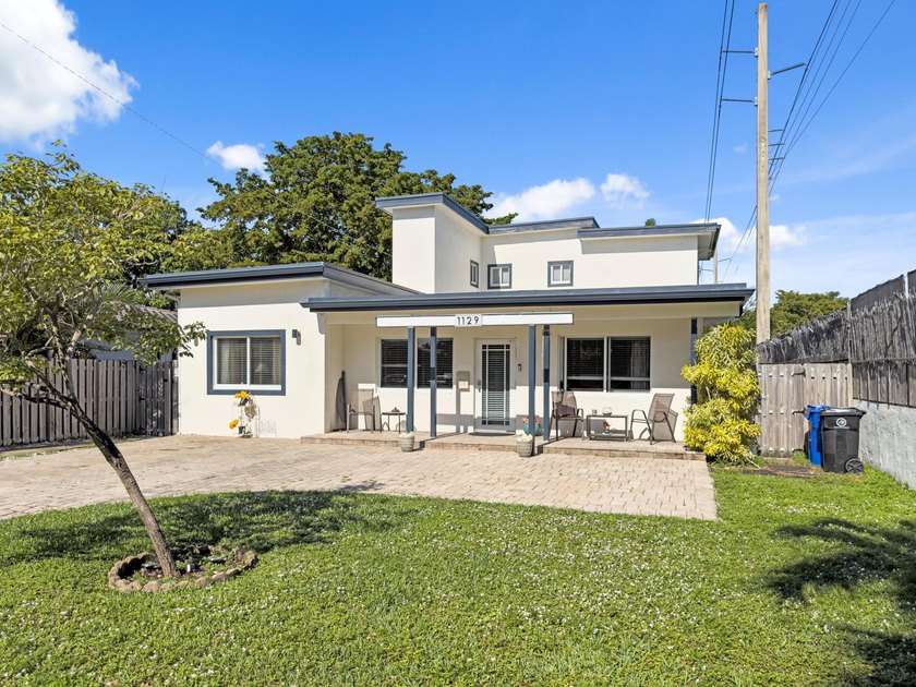 MAJOR PRICE IMPROVEMENT | ABSOLUTELY GORGEOUS 2 STORY SINGLE - Beach Home for sale in Fort Lauderdale, Florida on Beachhouse.com