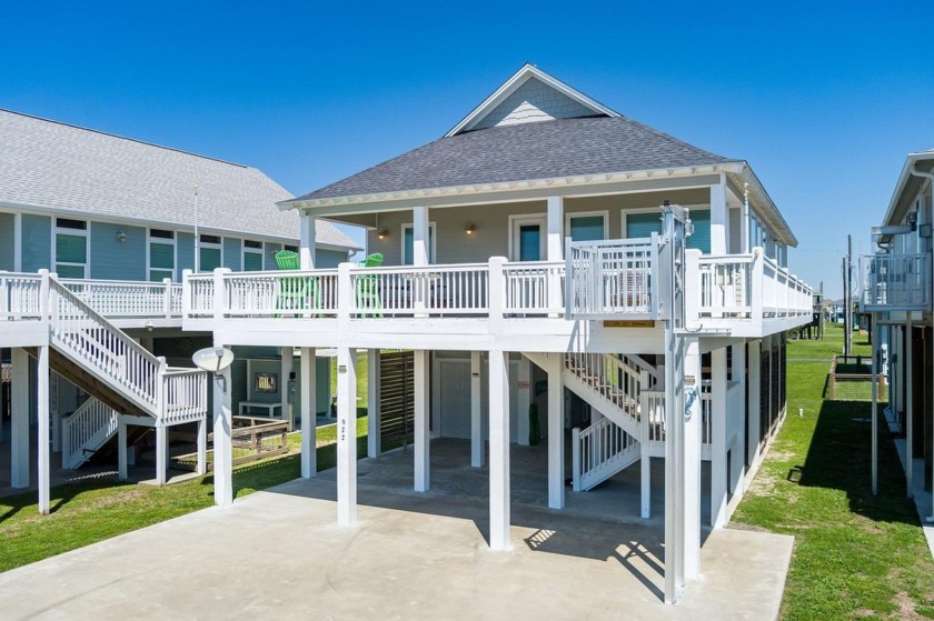 This Beautiful 3-bedroom, 2 Full Bath Home has plenty to Offer: - Beach Home for sale in Crystal Beach, Texas on Beachhouse.com