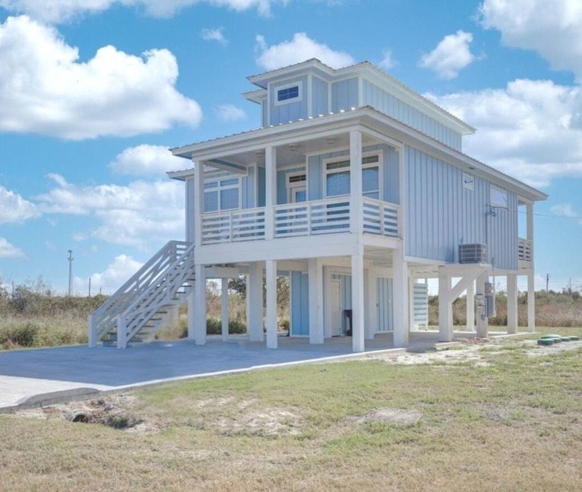 Experience coastal living in this beautiful 3-bedroom, 2-bath - Beach Home for sale in Rockport, Texas on Beachhouse.com
