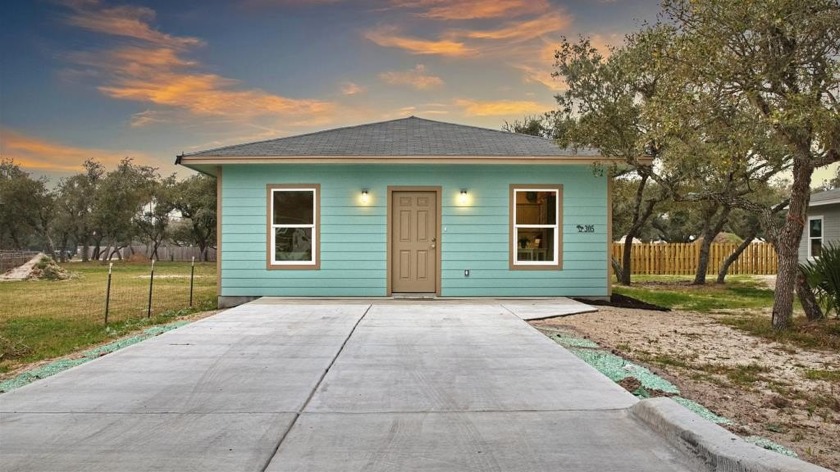 SELLER NOW OFFERING ADDT LOT FOR $30K. LOT 13 W/ ROAD ACCESS TO - Beach Home for sale in Rockport, Texas on Beachhouse.com