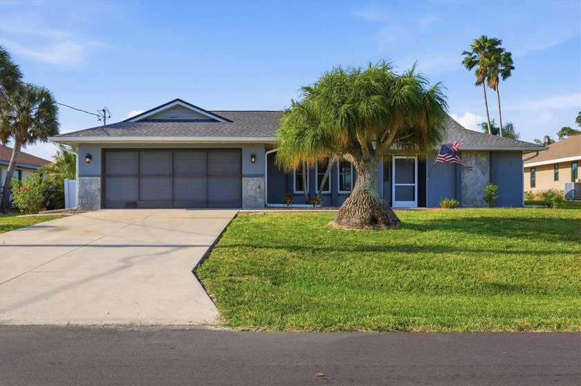 Under contract-accepting backup offers. Beautiful canal front - Beach Home for sale in Rotonda West, Florida on Beachhouse.com