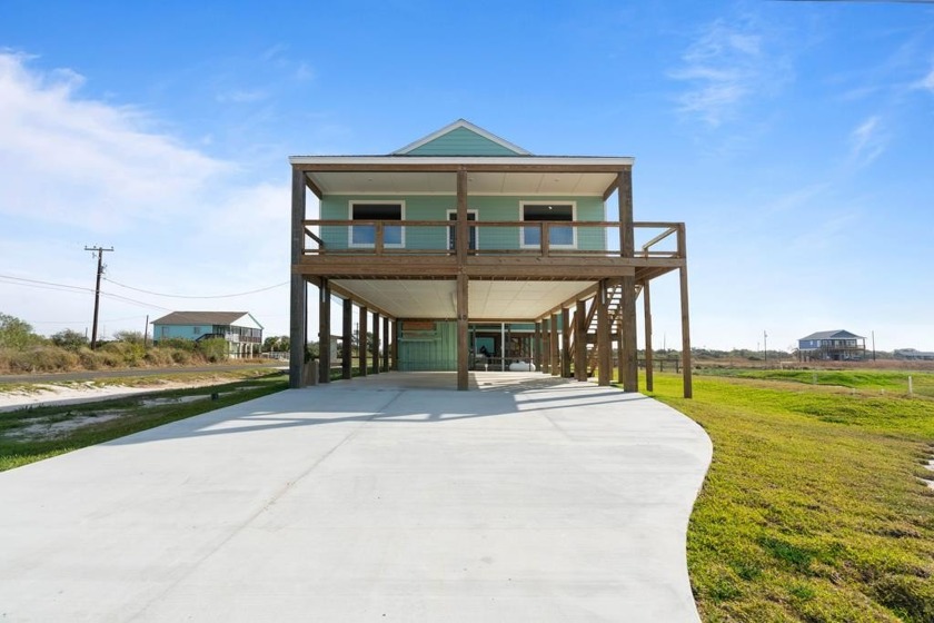 NEW CONSTRUCTION! Fantastic bungalow style beach home located in - Beach Home for sale in Rockport, Texas on Beachhouse.com