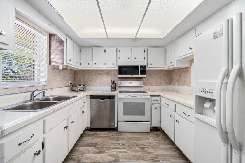 PRICED TO SELLe find your North Palm oasis. Nestled right in the - Beach Condo for sale in North Palm Beach, Florida on Beachhouse.com