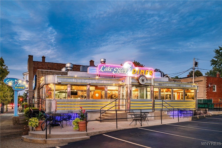 3165 Main Street is a restaurant building in the University - Beach Lot for sale in Buffalo, New York on Beachhouse.com