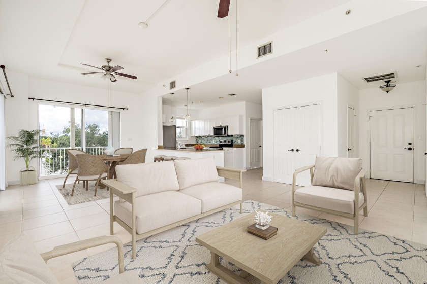 This extra large spacious 1-bedroom condo with open floor plan - Beach Condo for sale in West Palm Beach, Florida on Beachhouse.com