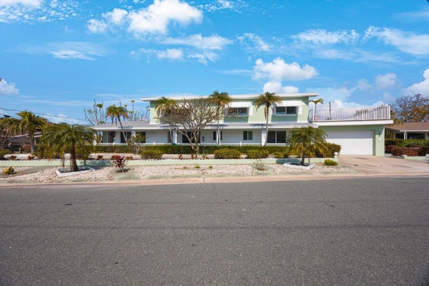 Back On The Market After Being Remodeled! Great rental - Beach Townhome/Townhouse for sale in Treasure Island, Florida on Beachhouse.com