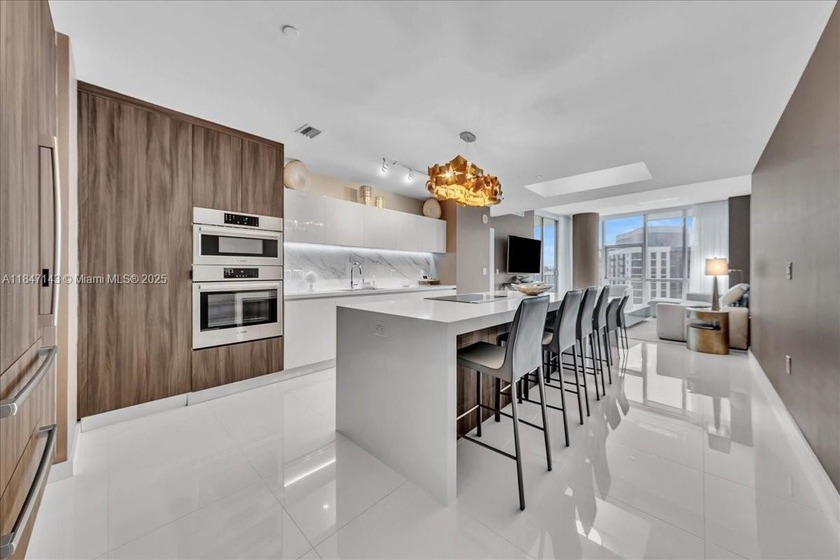 NEVER LIVED IN! Absolutely stunning corner residence in perfect - Beach Condo for sale in Miami, Florida on Beachhouse.com