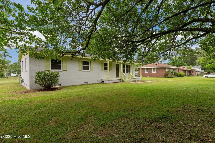 WITH $5,000 USE-AS-YOU-CHOOSE ALLOWANCE!!! Welcome home to this - Beach Home for sale in New Bern, North Carolina on Beachhouse.com