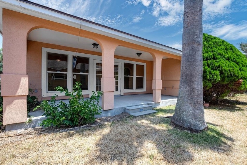 Nestled in the desirable Rockport Country Club, this 2-bedroom - Beach Home for sale in Rockport, Texas on Beachhouse.com