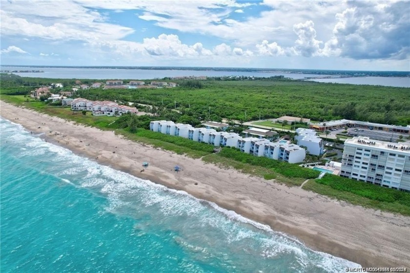 This 1st floor CORNER UNIT, 1 bedroom/ 1 bath, boasts a - Beach Condo for sale in Jensen Beach, Florida on Beachhouse.com