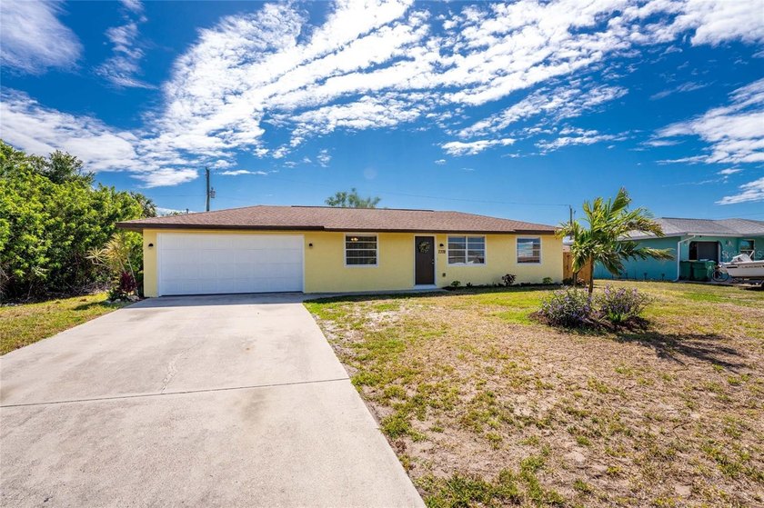Under contract-accepting backup offers. Englewood living with no - Beach Home for sale in Englewood, Florida on Beachhouse.com