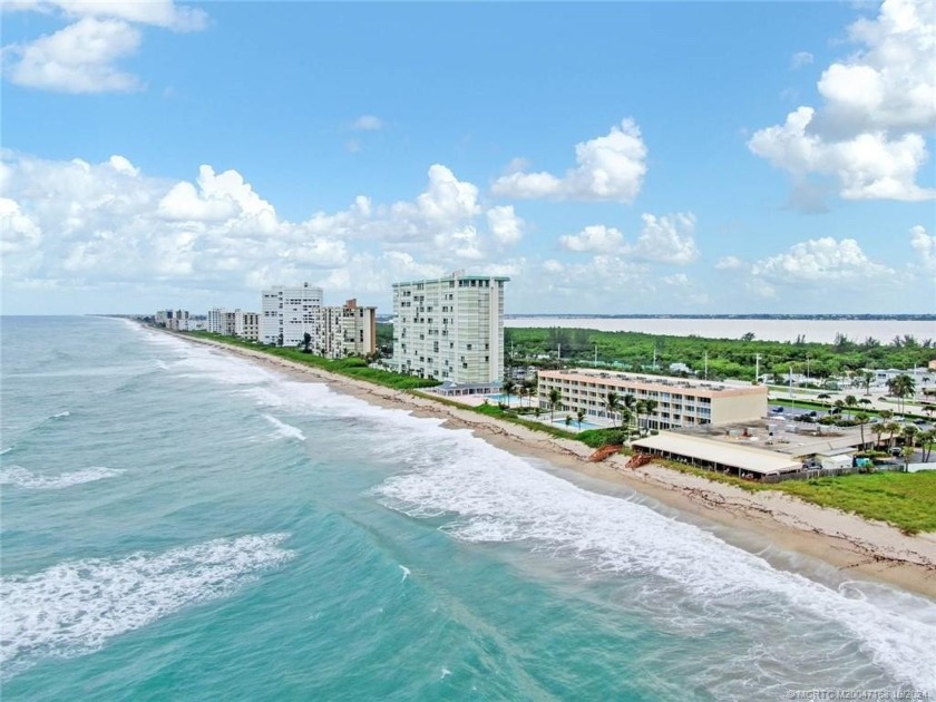 INVESTORS DREAM!!!  LOVELY UPDATED 3RD FLOOR SUNSET SIDE 1/1 - Beach Condo for sale in Jensen Beach, Florida on Beachhouse.com