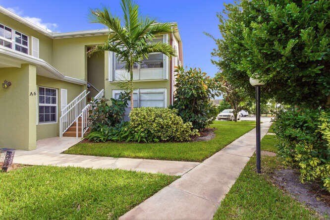 Beautifully maintained 2BR/1.5BA condo in the heart of Palm - Beach Condo for sale in Palm Beach Gardens, Florida on Beachhouse.com