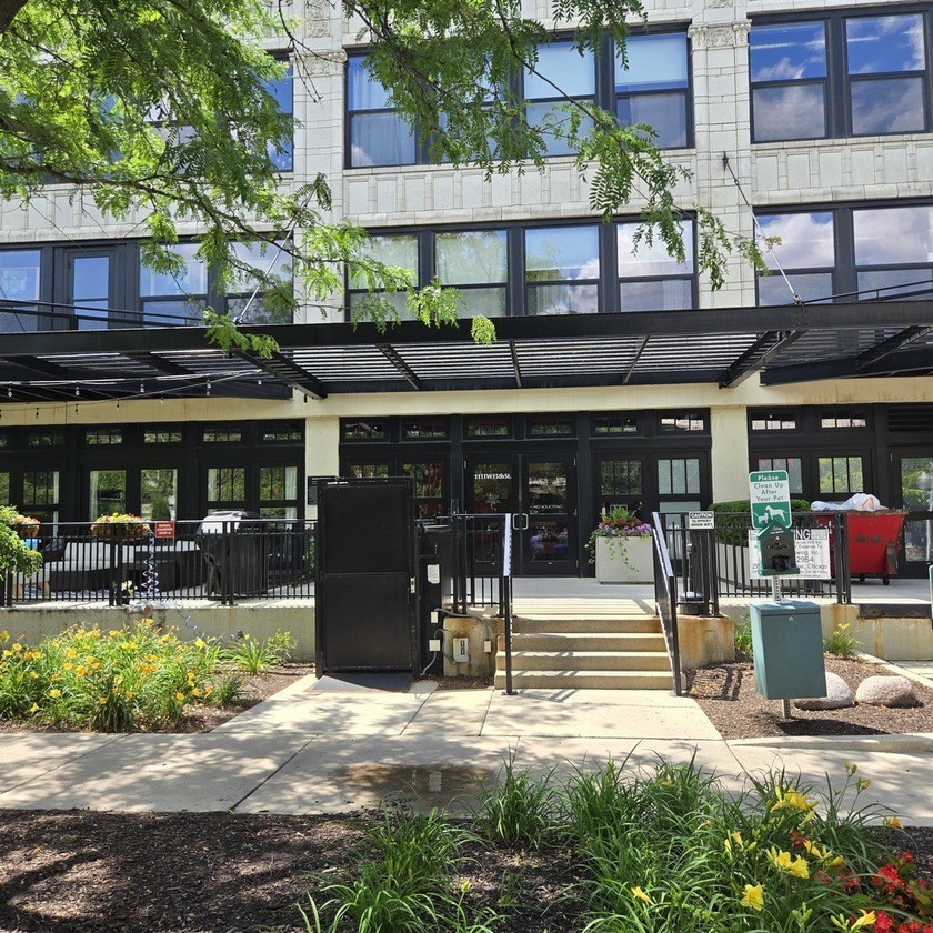 2 bedroom 2 bath unit in University Commons development on West - Beach Condo for sale in Chicago, Illinois on Beachhouse.com