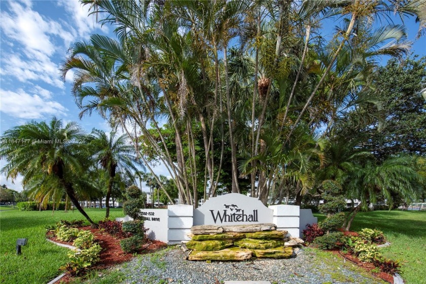 This 2 bedroom 2 bathroom first floor Whitehall 1 condo is - Beach Condo for sale in Davie, Florida on Beachhouse.com