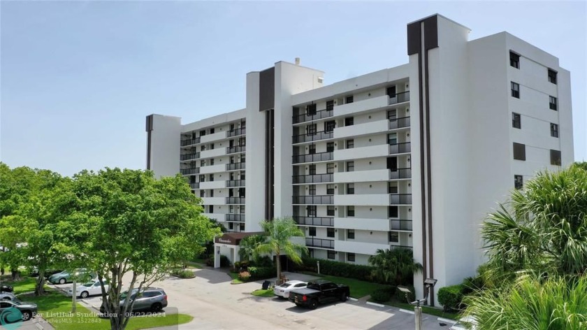 Beautiful Lakefront Condo in a Gated Community. Enjoy the - Beach Condo for sale in Deerfield Beach, Florida on Beachhouse.com