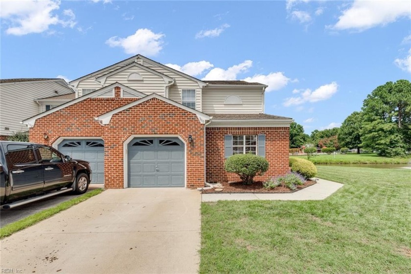 Come see this lovely four bedroom, 2 1/2 bath townhome located - Beach Townhome/Townhouse for sale in Yorktown, Virginia on Beachhouse.com