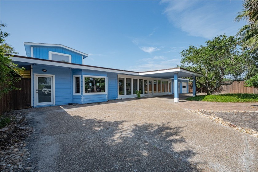 Stunning Waterfront Oasis on Copano Bay. Discover the ultimate - Beach Home for sale in Rockport, Texas on Beachhouse.com