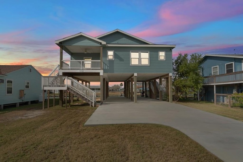 Experience the coastal lifestyle at 112 Lakeview Rd, a stunning - Beach Home for sale in Rockport, Texas on Beachhouse.com