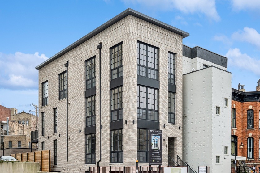 Exceptional duplex-down by Halcyon Development in intimate - Beach Condo for sale in Chicago, Illinois on Beachhouse.com