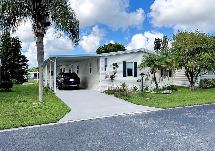 Just REDUCED! 2 bed, 2 bath open floorplan home with a beautiful - Beach Home for sale in Stuart, Florida on Beachhouse.com