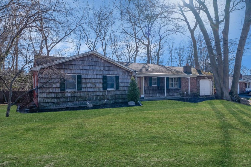 Wonderful opportunity to purchase a 3-bedroom expanded ranch in - Beach Home for sale in Rocky Point, New York on Beachhouse.com