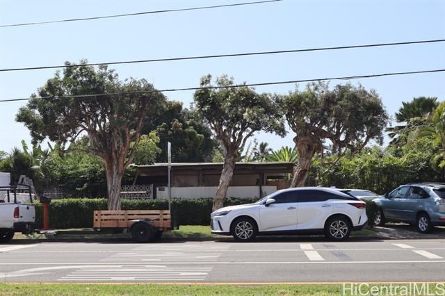 THIS SALE IS FOR THE LAND ONLY. DO NOT DISTURB THE TENANTS! - Beach Lot for sale in Kailua, Hawaii on Beachhouse.com