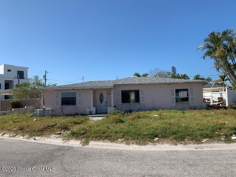 CASH ONLY DEAL!!!! PRIME LOCATION!! surrounded by million dollar - Beach Home for sale in Madeira Beach, Florida on Beachhouse.com