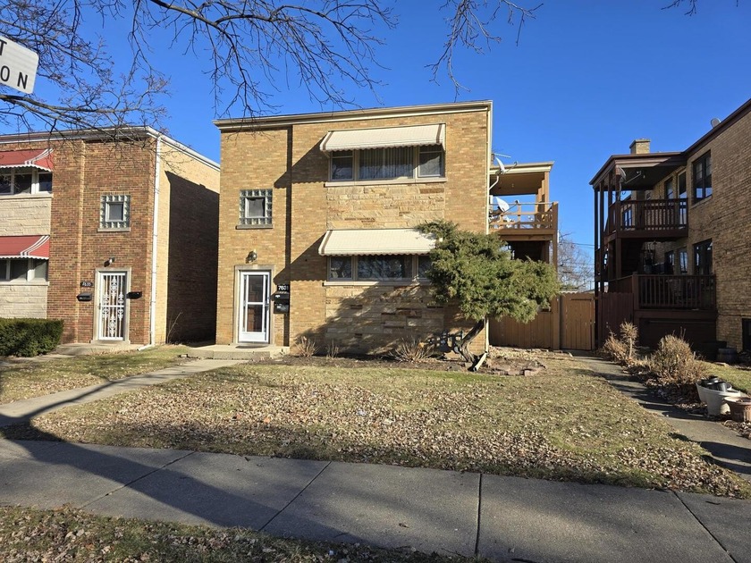 Great location of Skokie, located in South Fairview School - Beach Home for sale in Skokie, Illinois on Beachhouse.com